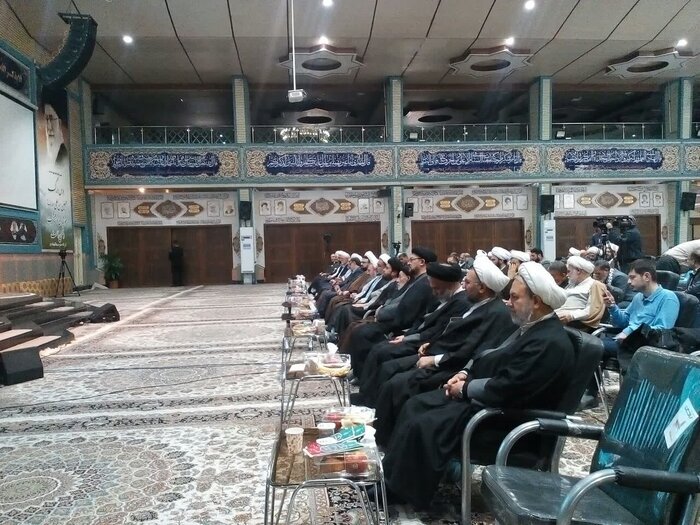 محور تمامی آیینها و مناسبت های انقلابی مردم هستند