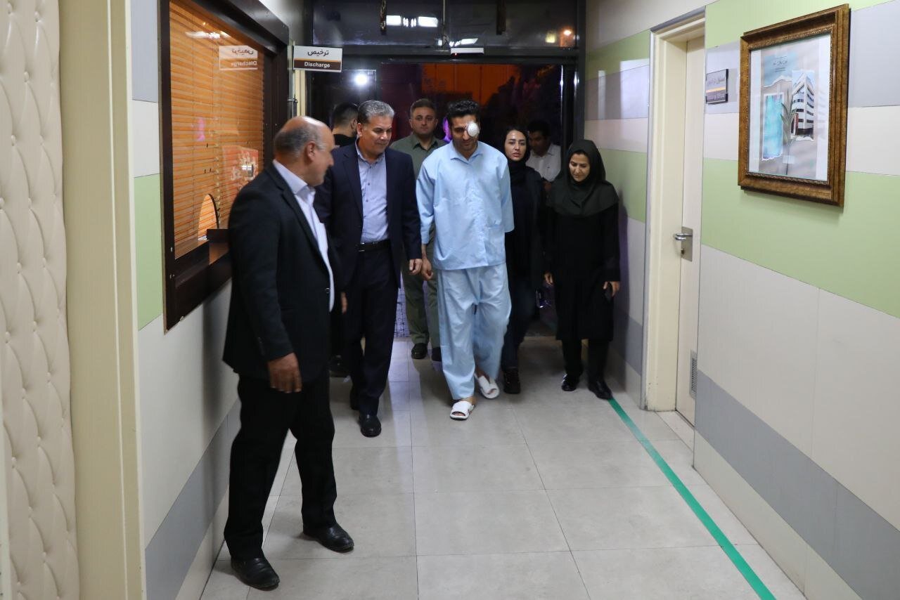 محیطبان مصدوم اصفهانی به بیمارستانی در تهران منتقل شد