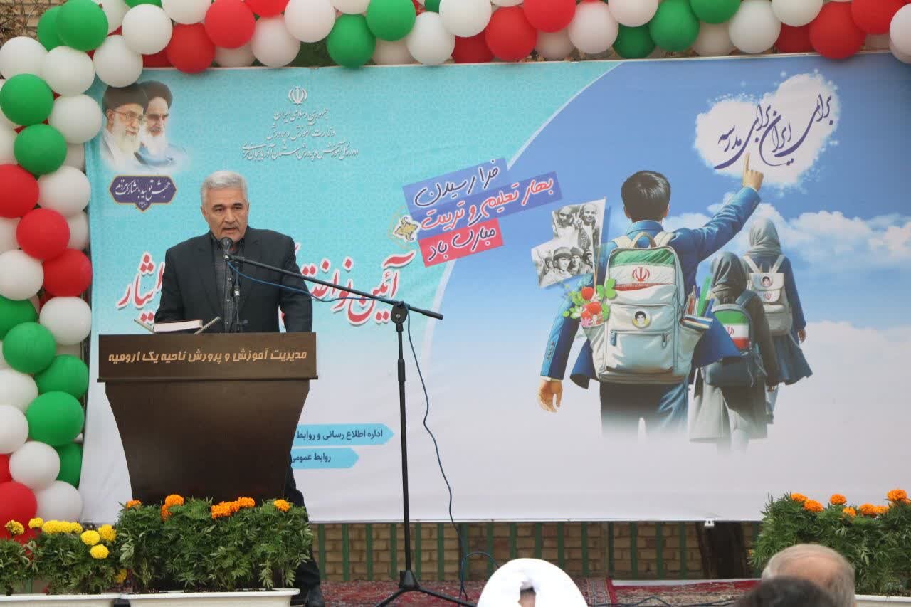 مدارس با آمادگی کامل بازگشایی شدند/حضور۷۰۰هزار دانش آموز در
مدارس