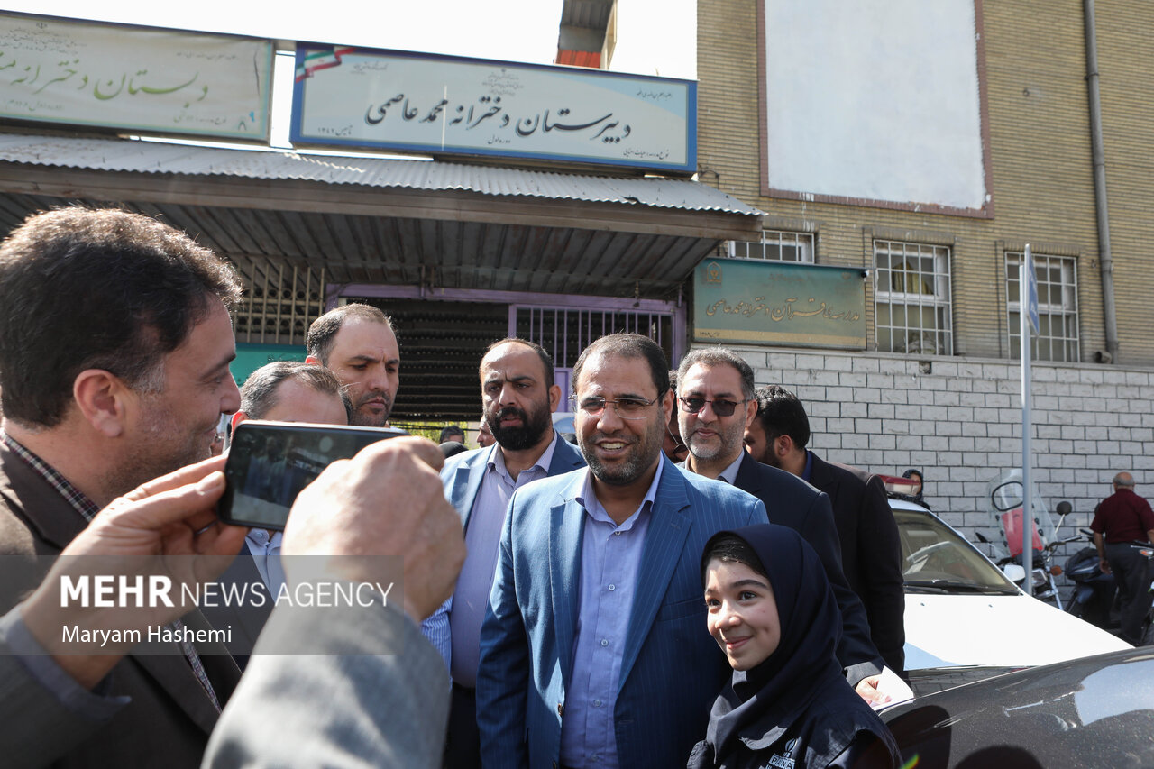 مدارس به دلیل آلودگی هوا تعطیل نمیشود