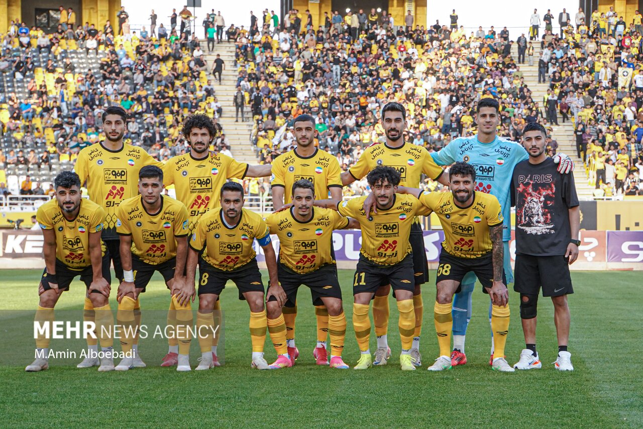 مدافع سپاهان راهی بیمارستان شد