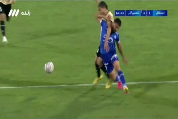 مدافع شمس آذر باید اخراج میشد/ پنالتی استقلال درست بود