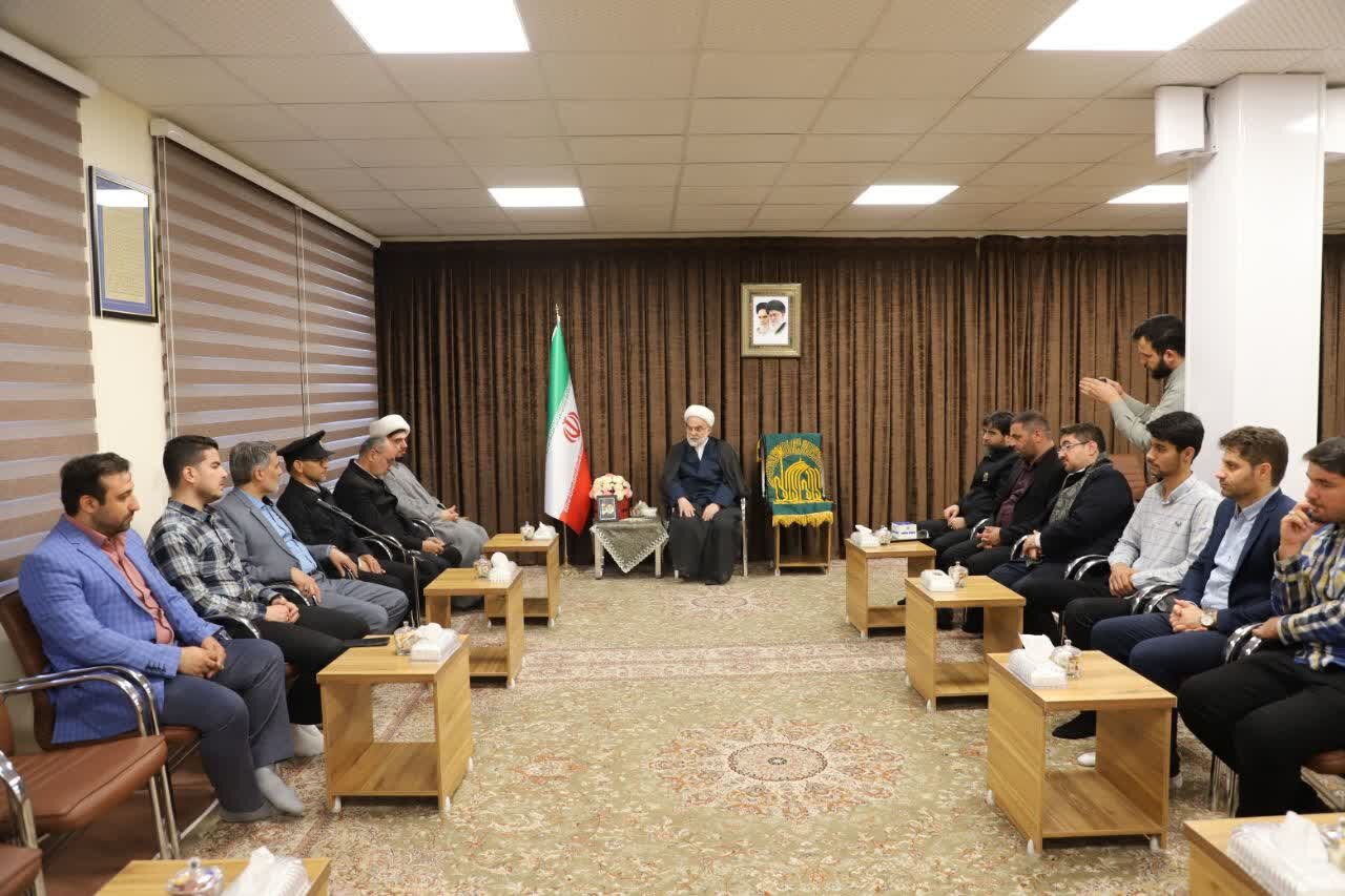 مدیحه سرایی خادمان بیرق رضوی در دفتر نماینده ولی فقیه کردستان