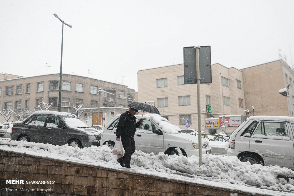 مدیران از دفتر کار بیرون بیایند و شهر را در برف کنترلکنند