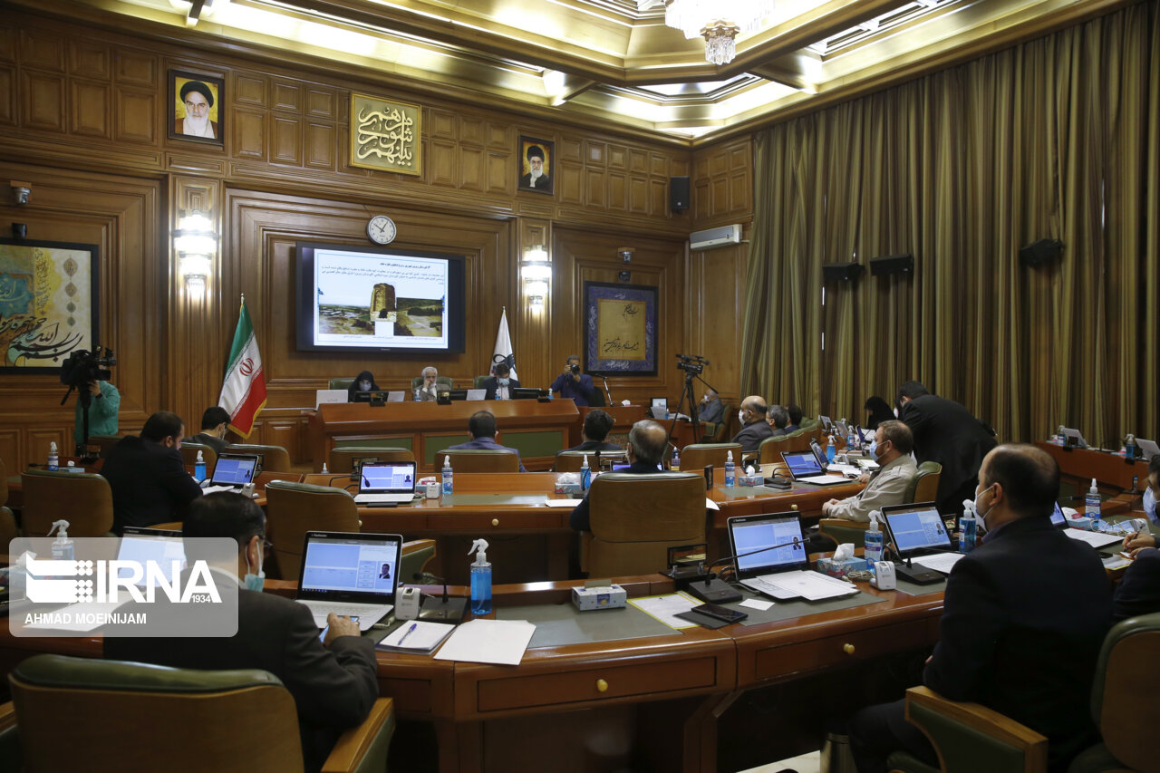 مدیران سابق شهرداری، نیروها را با افتخار تعدیل می‌کردند/ بزرگترین معضل شهری تهران از نگاه یک عضو شورا