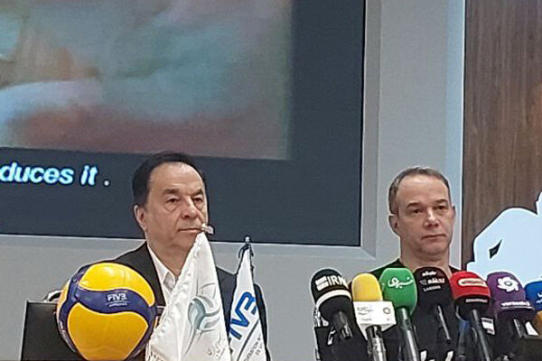 مرادی: برای انتخاب سرمربی تیم ملی یک ماراتن را پشت سر
گذاشتیم