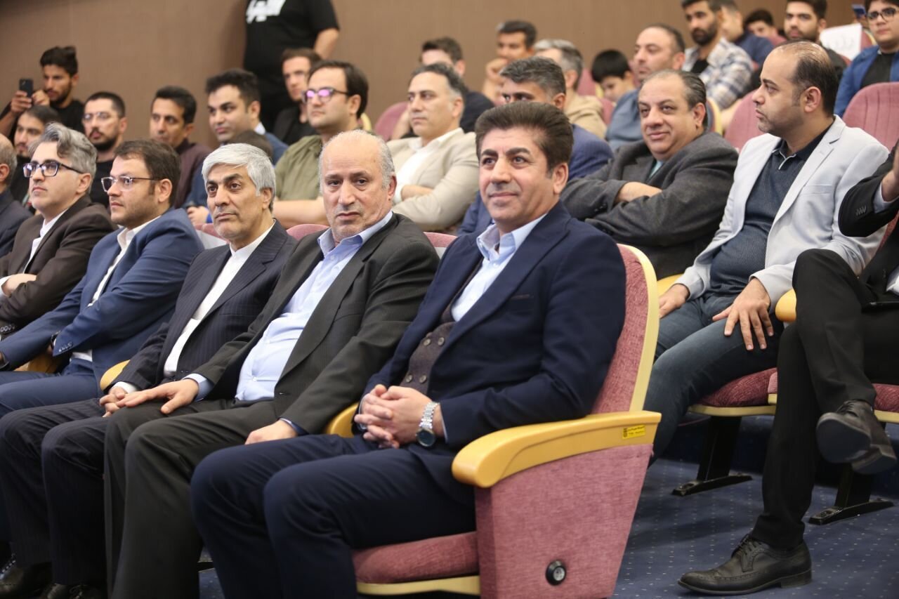 مراسم اختتامیه فوتبال الکترونیک با حضور وزیر ورزش برگزارشد