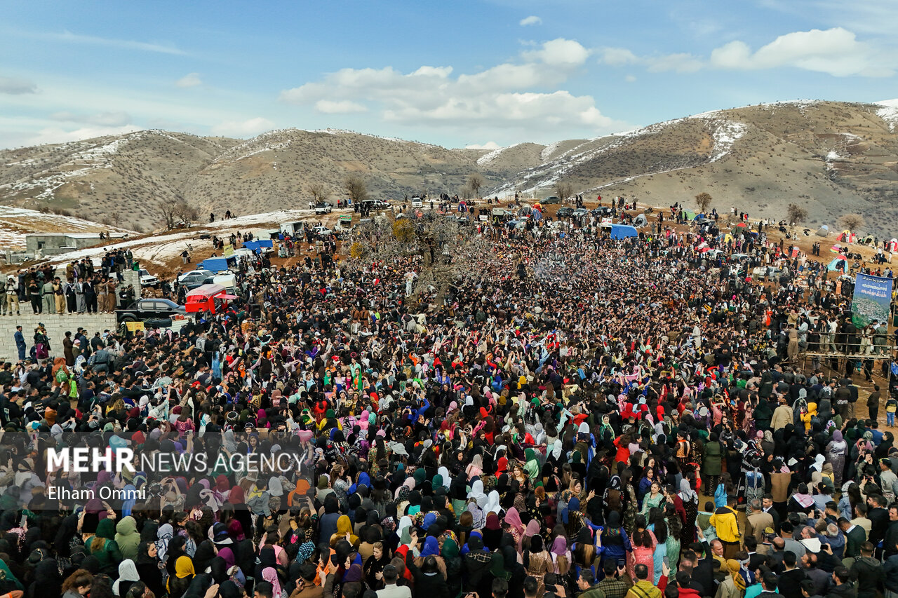 مراسم استقبال از نوروز در روستای چشمیدر کردستان