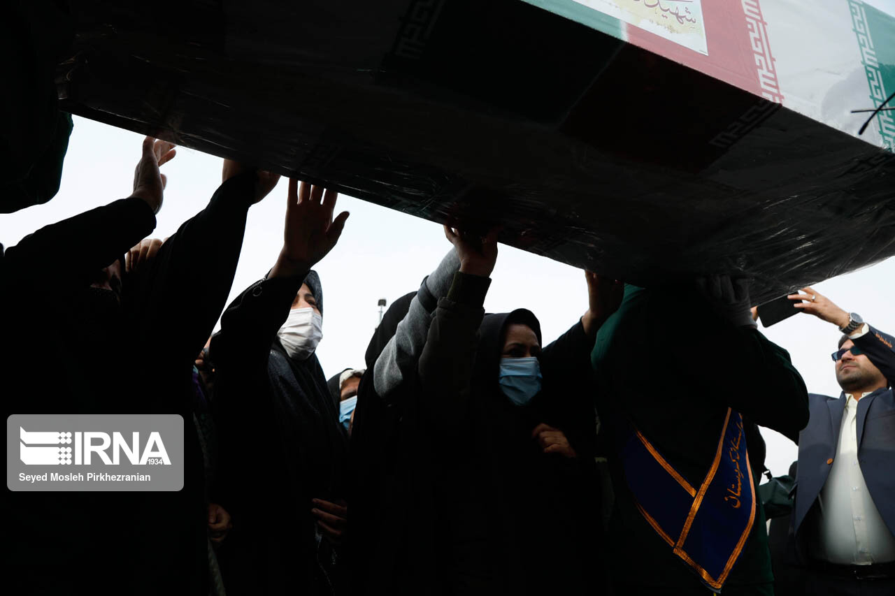 مراسم استقبال از پیکر مطهر شهیده «فاطمه اسدی» در سنندج