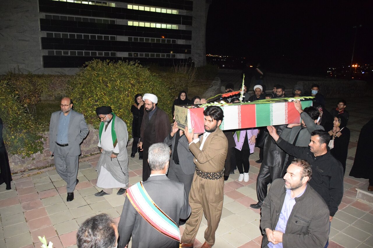 مراسم «تجدید میثاق با شهدای گمنام» در دانشگاه کردستان برگزارشد