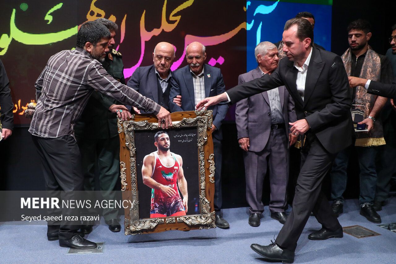 مراسم تجلیل از قهرمانان تیم ملی کشتی جمهوری اسلامی ایران