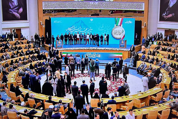 مراسم تجلیل از قهرمانان پارالمپیکی با حضور رئیس‌جمهور  برگزار شد