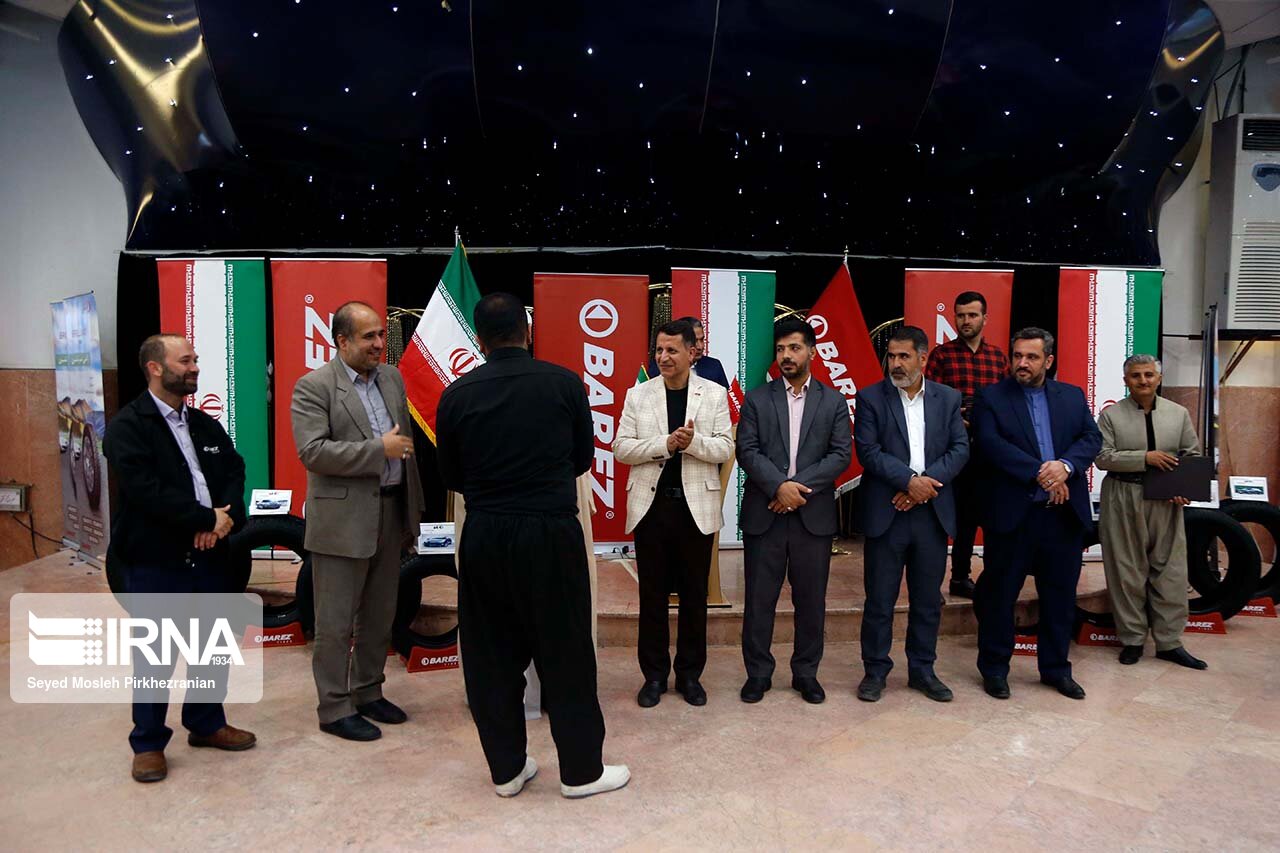 مراسم تجلیل از کارگران نمونه شرکت لاستیک بارز کردستان