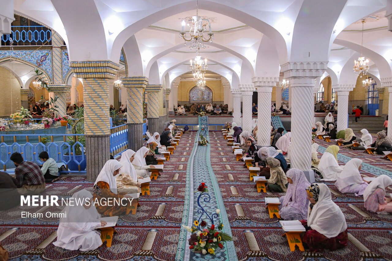 مراسم جزء‌خوانی قرآن کریم در مسجد جامع سنندج