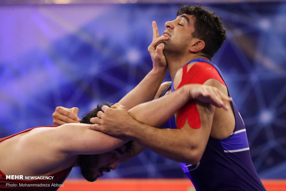 مراسم قرعه‌کشی کشتی‌گیران اوزان پایانی برگزار شد