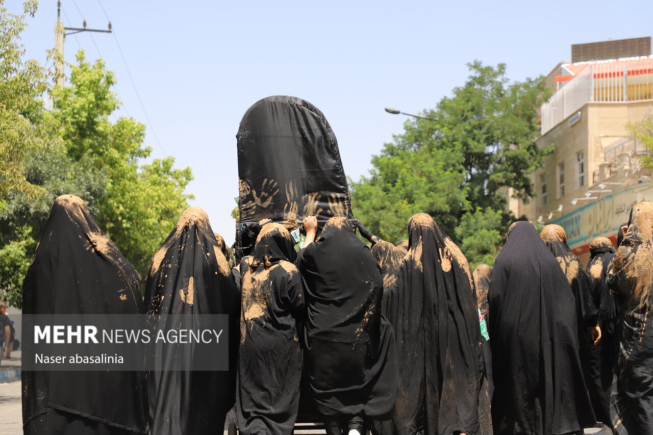 مراسم «گِل‌گیران» بیجار