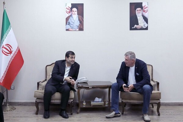 مربی روسیه ای روئینگ در دیدار با وزیر ورزش برنامه های خود را شرح داد