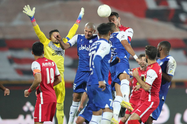 مربیان استقلال و پرسپولیس دست از حاشیه بردارند/ احساس خطرکردند