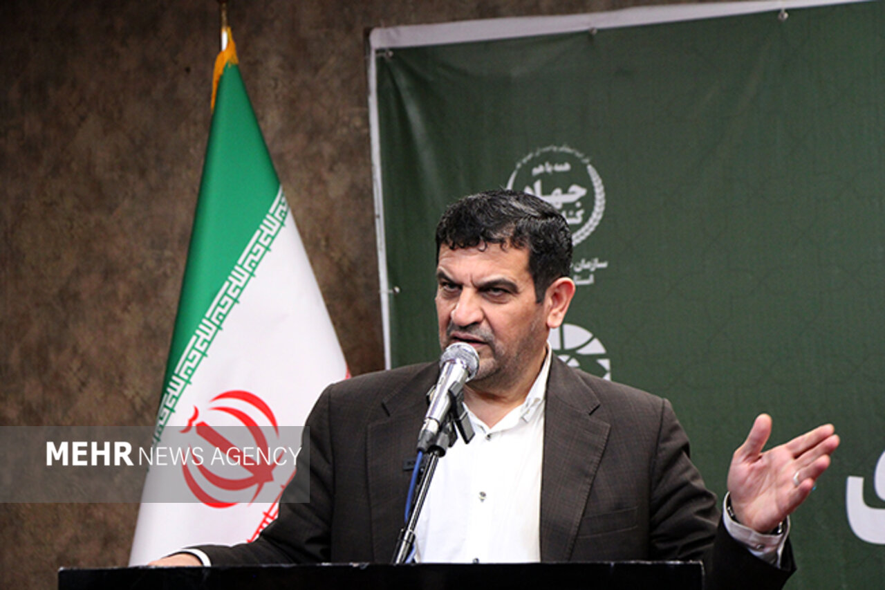 مردم آبادان به اشتباهات داوری در بازیهای صنعت نفت معترض هستند