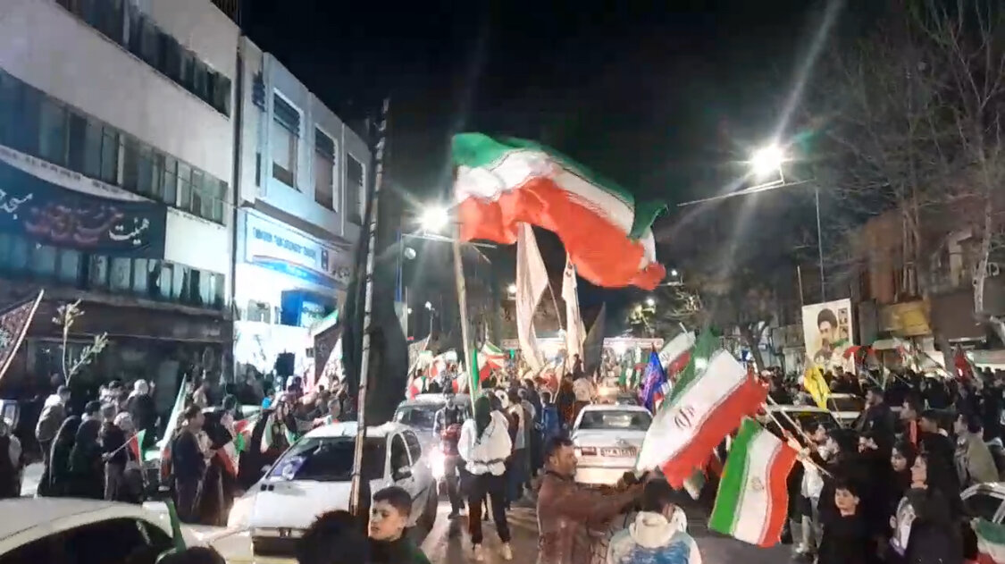 مردم ارومیه در حمایت از رزمندگان اسلام خیابان را رها نمی کنند