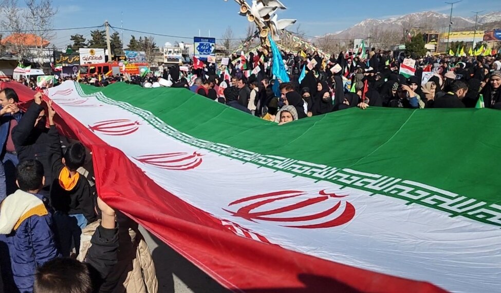 مردم ایران با هوشیاری کامل و بصیرت یوم الله دیگری را رقم میزنند