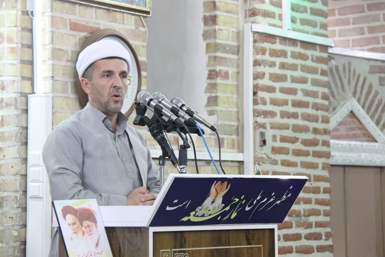 مردم در بزنگاههای مهم با وحدت و همدلی از منافع ملی دفاع کرده اند