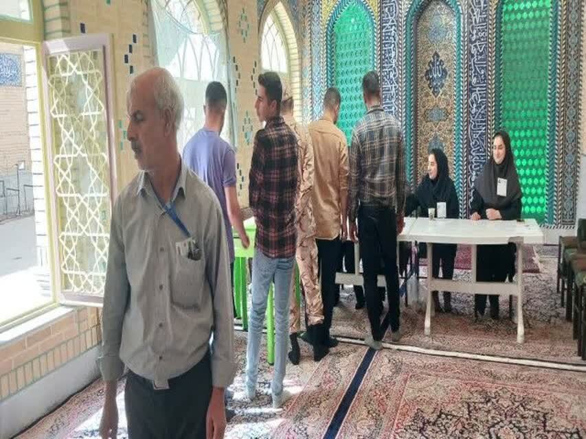 مردم و مسوولان بیجاری از اهمیت شرکت در انتخابات می‌گویند