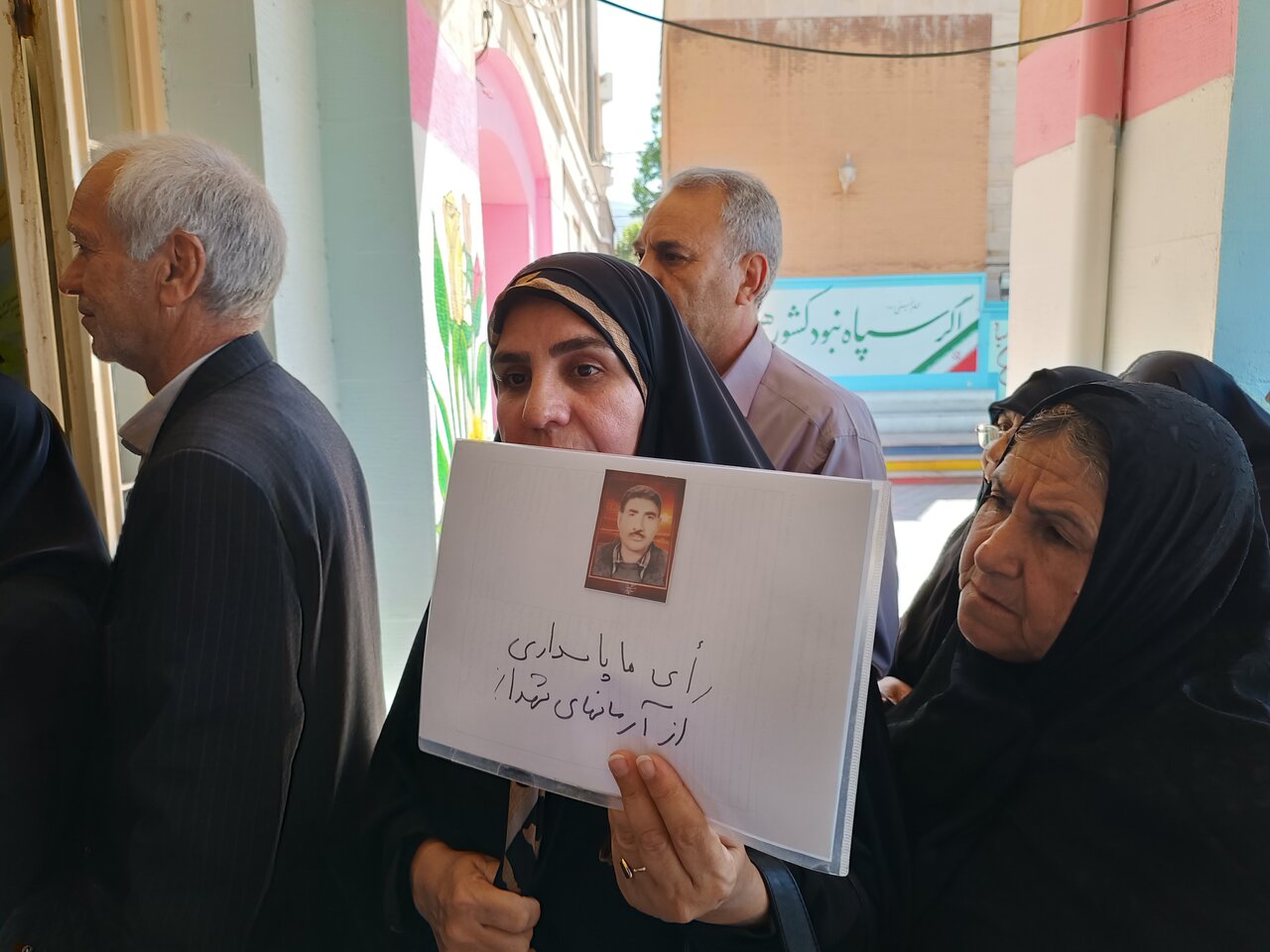 مردم کردستان یاور همیشگی انقلاب اسلامی هستند