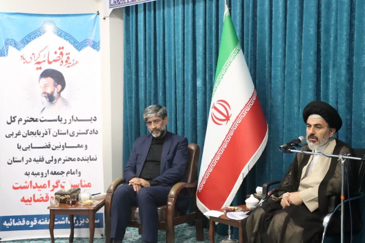 مسئولان نظام در اعتقادات خود به مبانی نظام مستحکم و راسخ
هستند