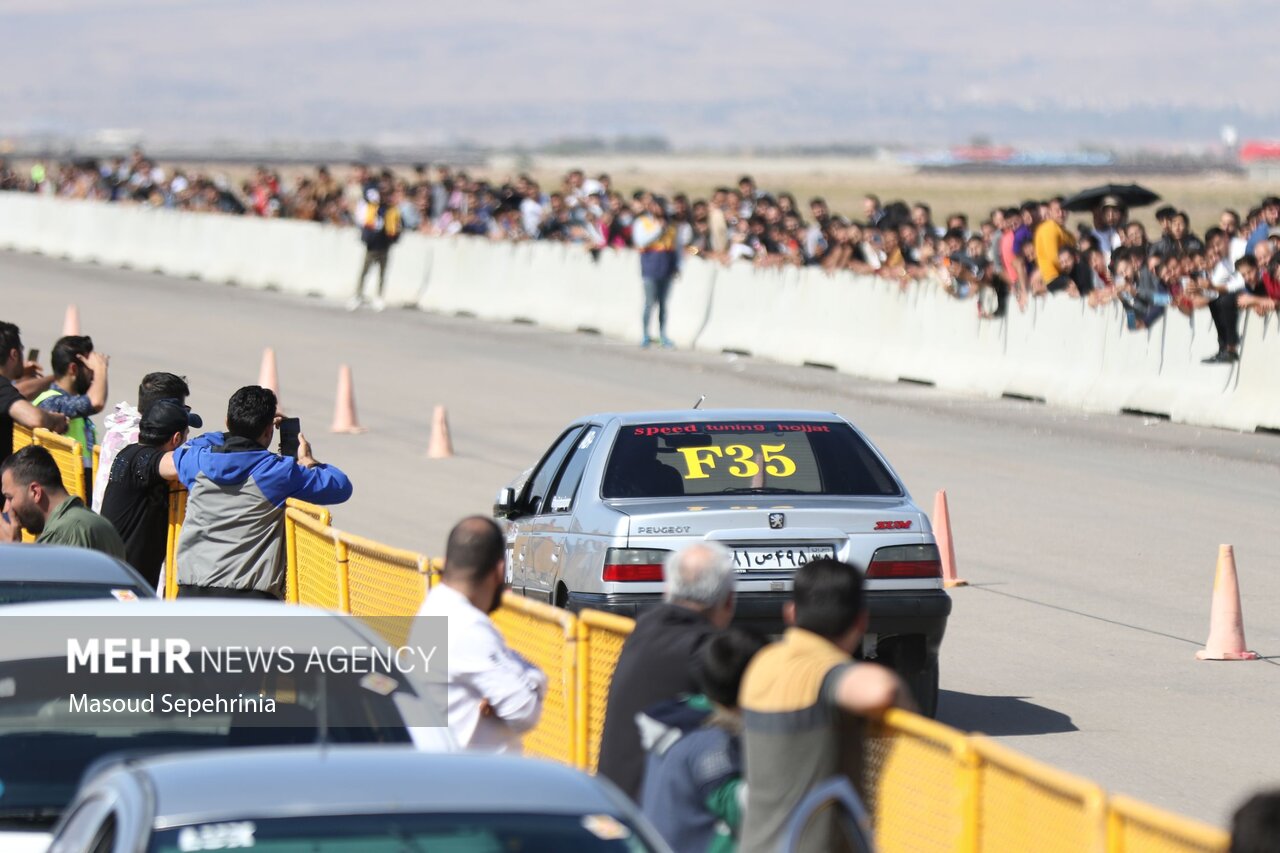 مسابقات اتومبیلرانی و موتورسواری درگ ۴۰۰ متر