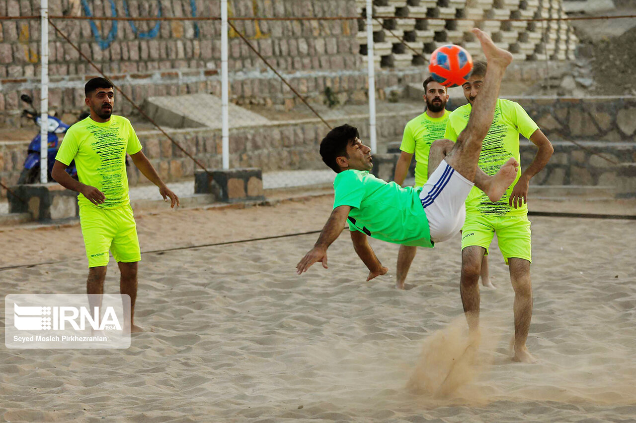 مسابقات فوتبال ساحلی در سنندج