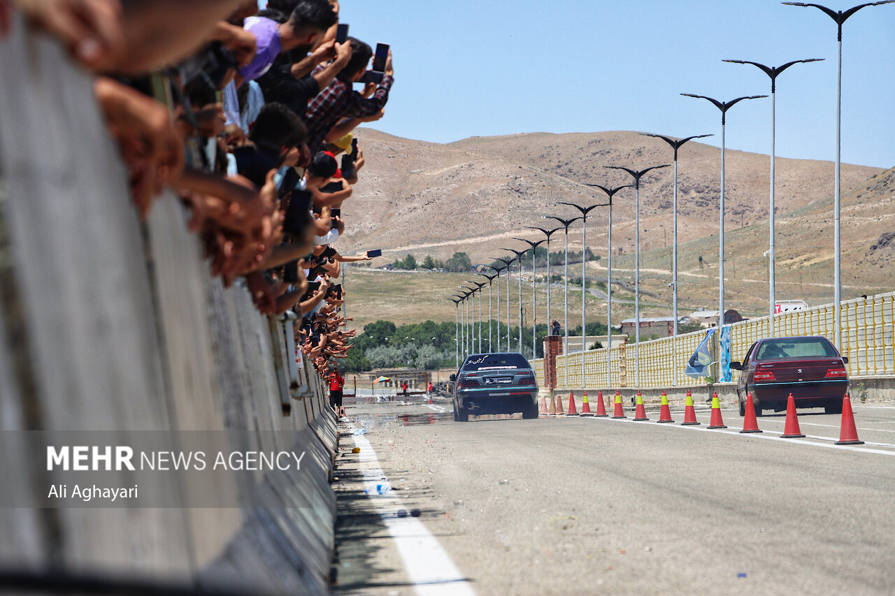 مسابقه بزرگ اتومبیلرانی درگ آقایان و بانوان در
ارومیه