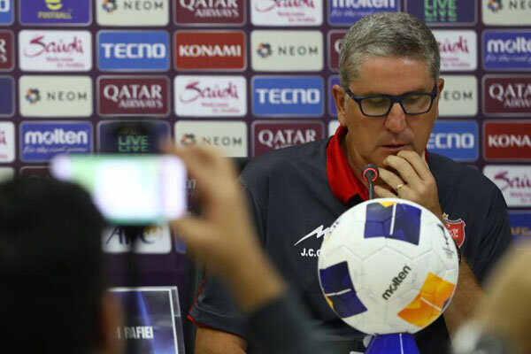 مساوی برای پرسپولیس خوب نیست/ بهانه نمیآورم اما زمین خیلی
بد بود