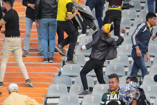 مستطیل سبز محل رویش خشونت نیست/ تماشاگران به حال خود رهاشدهاند