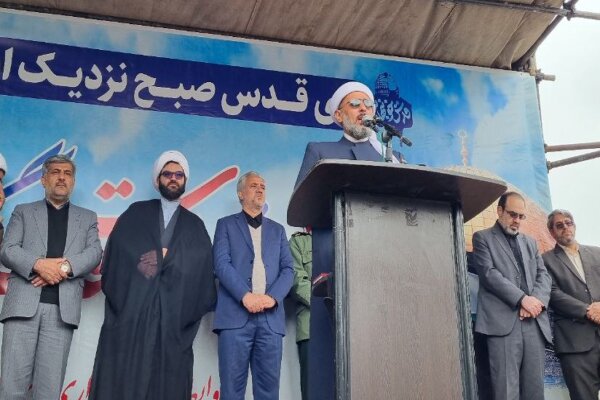 مسلمانان نسبت به توطئه و طغیان قوم یهود همواره بیدار
باشند