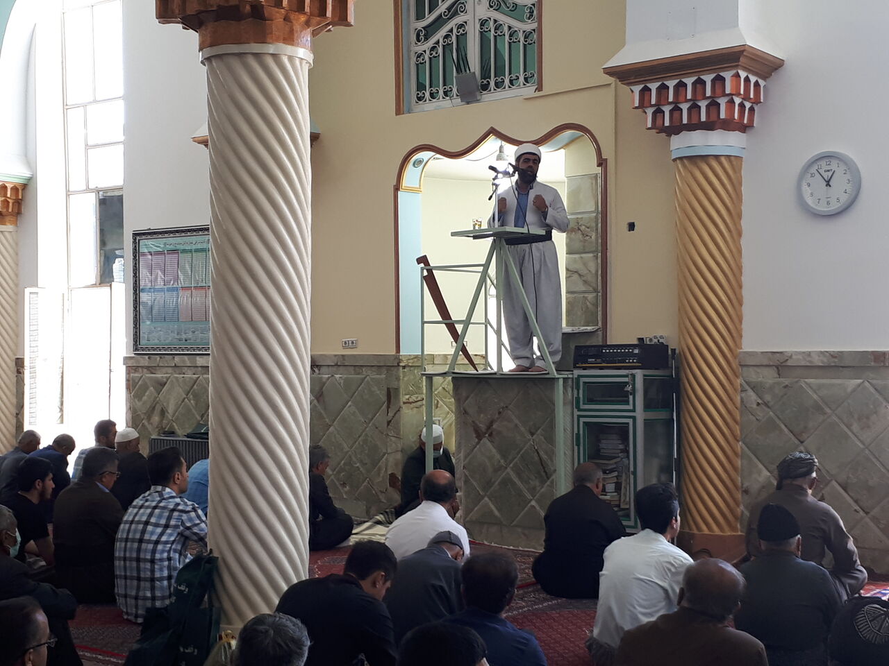 مسوولان برای رفع دغدغههای معیشتی مردم فکری کنند