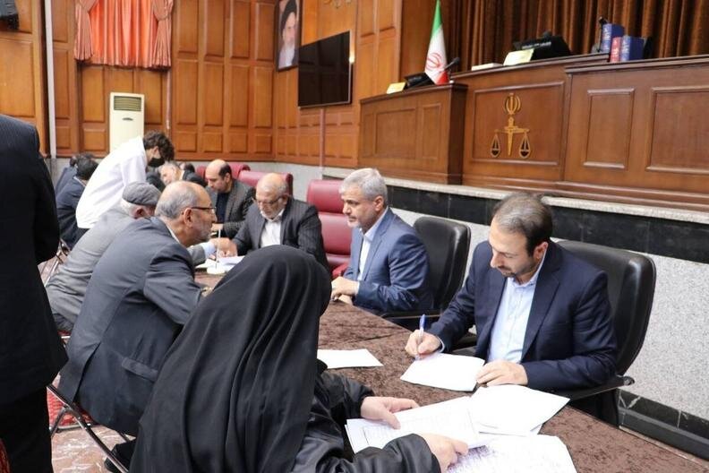 مسوولان قضایی دادگستری تهران با ۳۲۰ نفر از مراجعان دیدارکردند