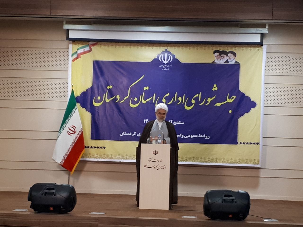 مسوولان همیشه پاسخگوی مردم باشند