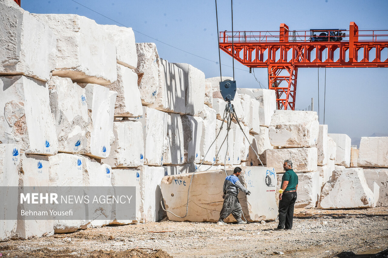 مسیر توسعه استان‌های محروم از راه معدن مسدود است