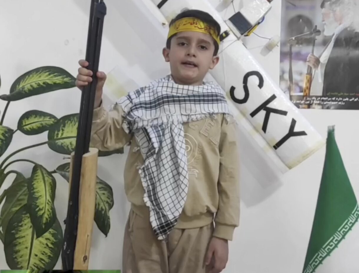 مشارکت کودک بیجاری در پویش «رجز بخوان دلبندم»
