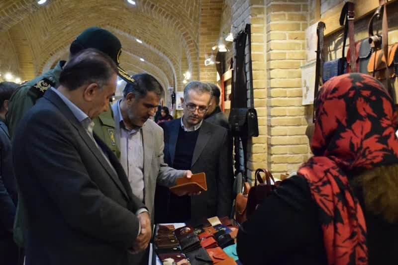 مشارکت ۴۵ هنرمند کردستانی در نمایشگاه «هنر ماندگارایرانی»