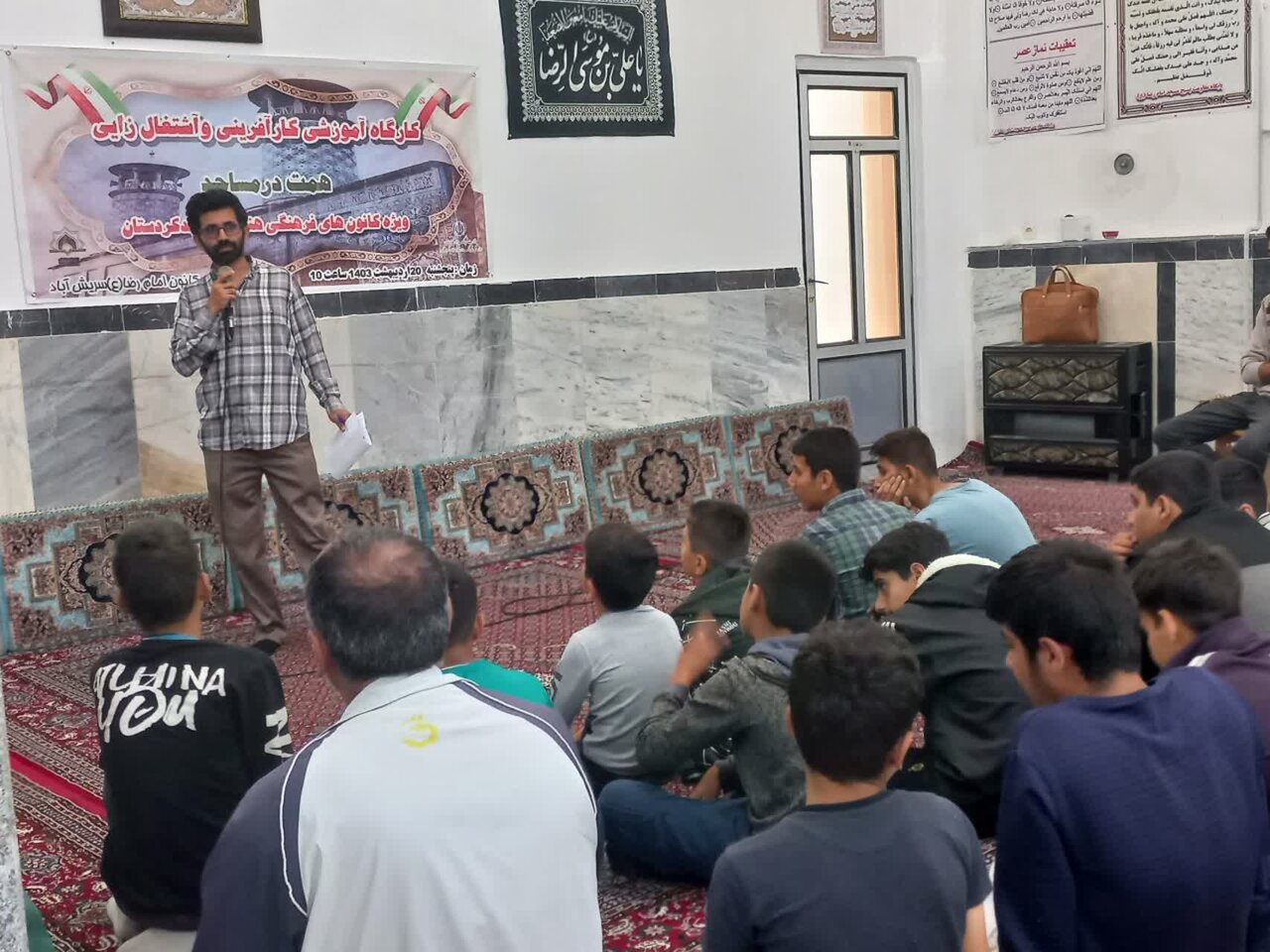مشارکت ۵۰ فعال مسجدی قروه در کارگاه کارآفرینی «همت درمسجد»