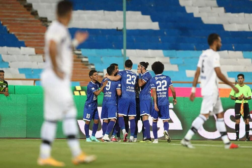 مشکلات همچنان باقی مانده است/ از چند تیم پیشنهاد داشتم