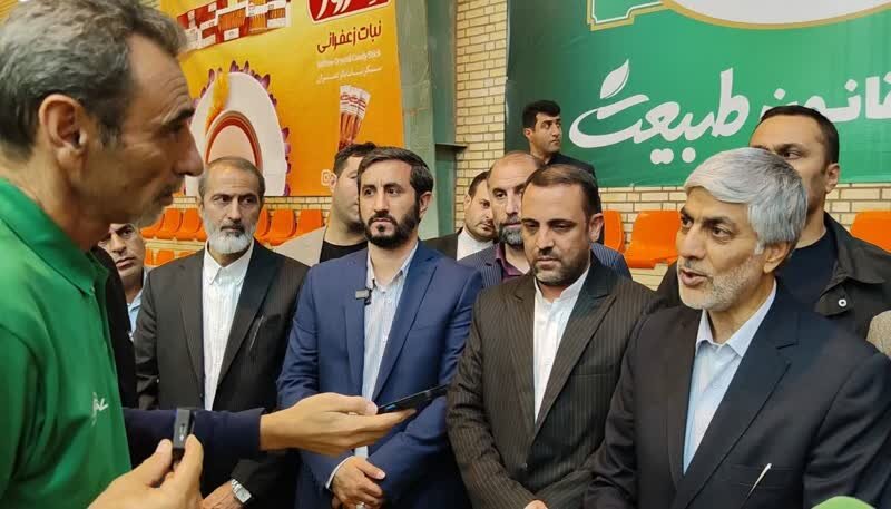 مشکلات ورزشگاه ۷ هزار نفری اسلامشهر بررسی شد