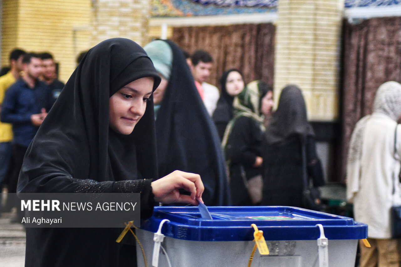 مشکلی در روند رای گیری در آذربایجان غربی گزارش نشده
است