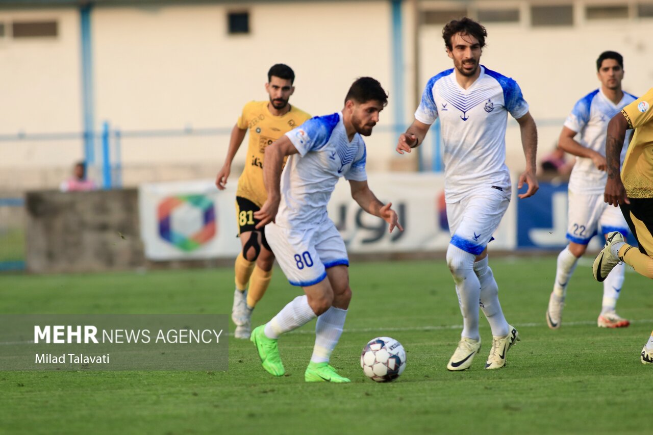 مصاف قوهای سپید انزلی با طلایی پوشان اصفهان در لیگ بیست و پنجم
