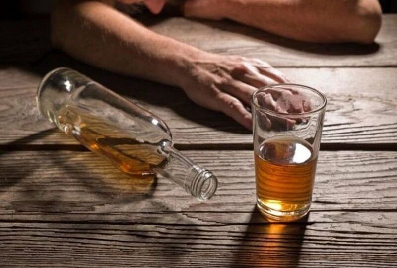 مصرف مشروبات الکلی در شرق کرمان ۶ مسموم و یک فوتی داشت