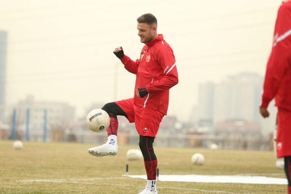 مطالبات مهاجم ایرلندی پرسپولیس پرداخت شد/ در انتظار بازشدن پنجره