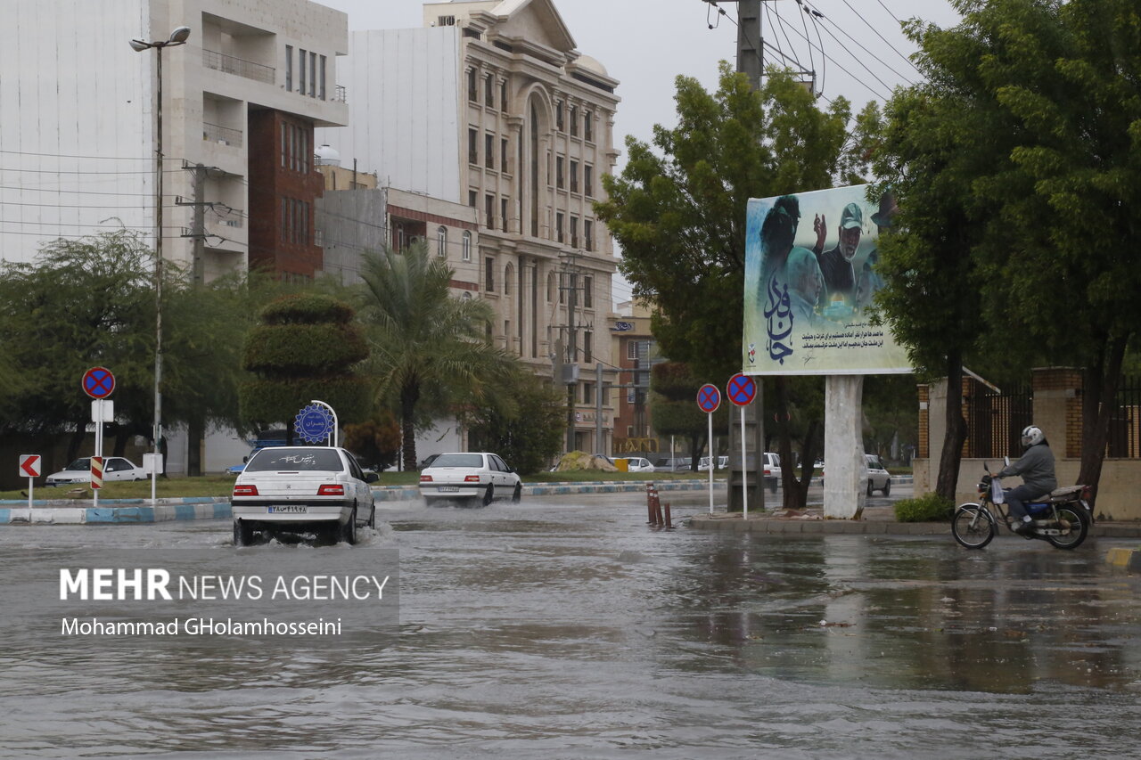 معابر پایتخت لغزنده و خلوت است/ با احتیاط رانندگی کنید