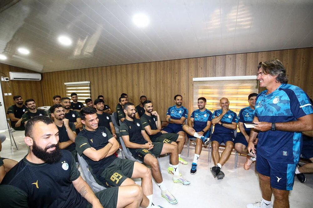 معارفه ساپینتو در تمرین استقلال انجام شد